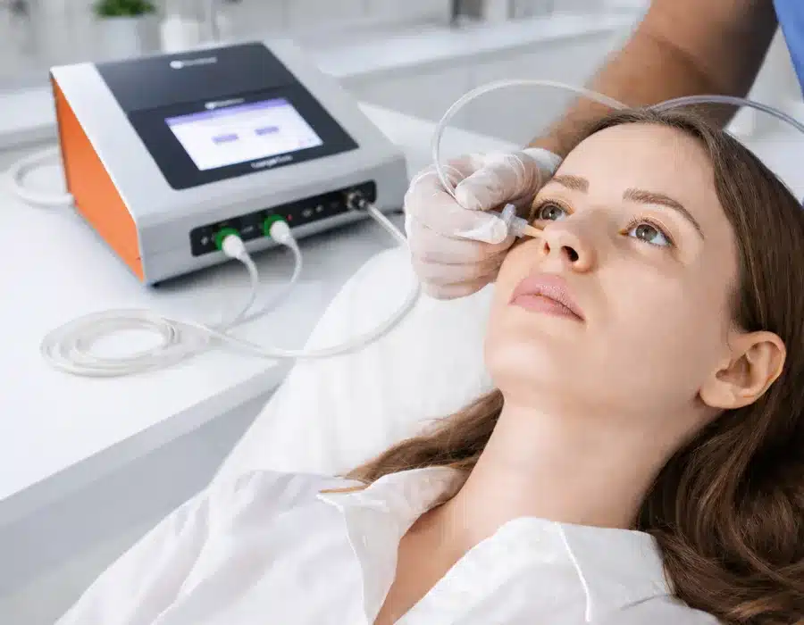 Aplicación de carboxiterapia facial con Carbocell